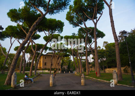 Parco Delle Colle Oppio Park auf einem der sieben Hügel Roms, Stadtteil Monti, Rom, Italien Stockfoto