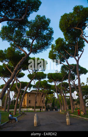 Parco Delle Colle Oppio Park auf einem der sieben Hügel Roms, Stadtteil Monti, Rom, Italien Stockfoto