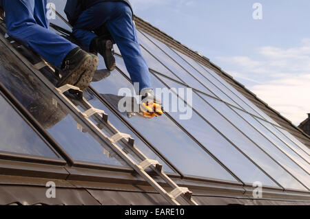 Montagearbeiten an einem Niedrigenergie-Haus, Castrop-Rauxel, North Rhine-Westphalia, Germany Stockfoto