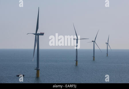 Windkraftanlagen Sie im Offshore-Windpark der Scottish Power, westlich von Offshore-Sands in der irischen See vor der Küste von Cumbria. Stockfoto