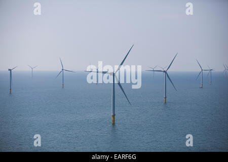 Windkraftanlagen Sie im Offshore-Windpark der Scottish Power, westlich von Offshore-Sands in der irischen See vor der Küste von Cumbria. Stockfoto