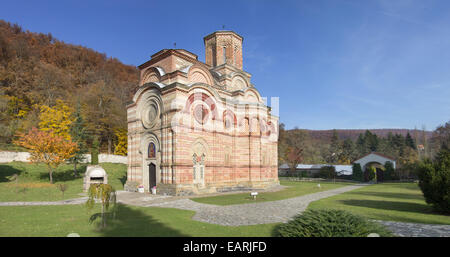 Das orthodoxe Kloster Kalenic in Serbien. Es wurde Anfang des 15. Jahrhunderts erbaut. Die Kirche widmet sich der Präsentation von Stockfoto