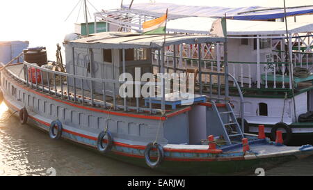 Ein Touristenboot in den Sunderbans, Indien Stockfoto