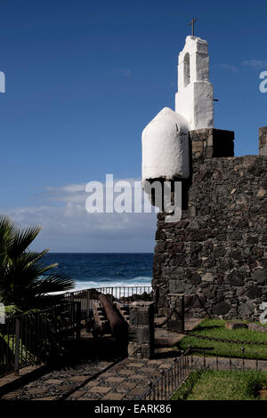 Die Burg von San Miguel an der Küste in Garachico, Teneriffa, Kanarische Inseln, Spanien. Stockfoto