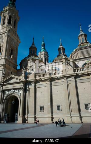 Die römisch-katholische Basilika-Kathedrale unserer lieben Frau von der Säule. Stockfoto