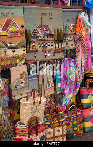 Mauritius, Grand Baie, Basar, Souvenir kunstgewerbliche Gegenstände auf dem display Stockfoto