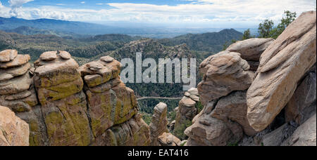 Rhyolith Formationen an windigen Stelle, Santa Catalina Mountains nördlich von Tucson, AZ Stockfoto