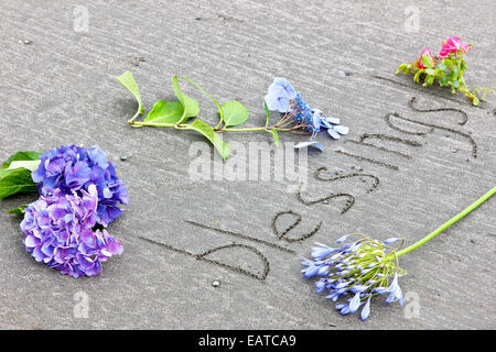 Segen eingraviert in feuchten Sand. Stockfoto