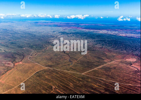 Outback tracks Fahrzeug Kreuz und quer durch eine trockene Wüste Halbinsel. Stockfoto