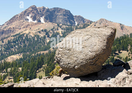 Eiszeitlichen Findling vor Brokeoff Berg. Stockfoto