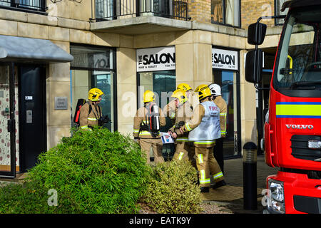 Stock Foto - Feuerwehrleute an der Szene eines Vorfalls am Appartementhaus. Foto: George Sweeney/Alamy Stockfoto