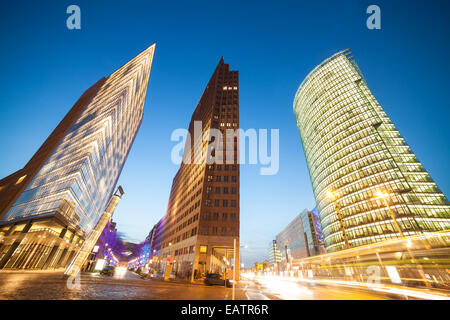 Potsdamer Platz in Berlin am Abend Stockfoto