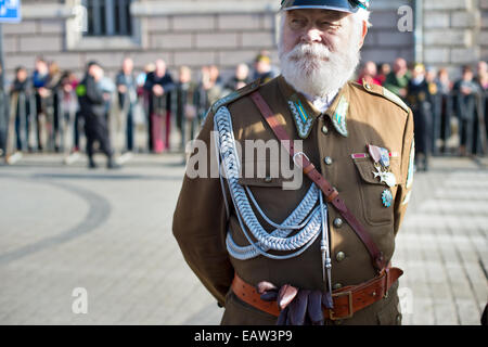 Nicht identifizierter Mann in Polen Soldat Tracht feiern Unabhängigkeitstag Stockfoto