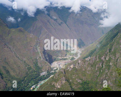 Ansicht der hidroelectrica (Wasserkraftwerk) auf der Vilcanota Fluss von Machu Picchu. Stockfoto