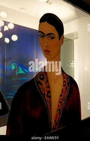Selbstporträt der mexikanischen Künstlerin Frida Kahlo in einem Schaufenster, Vancouver, BC, Kanada angezeigt Stockfoto