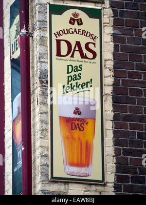 Hougaerdse das emaillierte Werbeschild im Bier Reclamemuseum mit Werbeschildern im Zusammenhang mit Vintage-Bier. Stockfoto