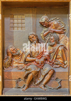 Sevilla - das geschnitzte polychrome Relief des Hl. Johannes der Täufer im Gefängnis von der Kirche Iglesia De La Anunciación Stockfoto