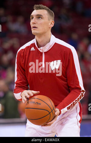 19. November 2014: Wisconsin Badgers weiterleiten Sam Dekker #15 vor dem NCAA Basketball-Spiel zwischen der Wisconsin Badgers und die Green Bay Phoenix im Kohl Center in Madison, Wisconsin. Wisconsin besiegte Green Bay 84-60. John Fisher/CSM Stockfoto