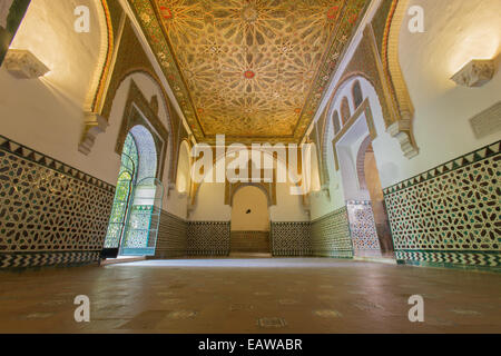 Sevilla, Spanien - 28. Oktober 2014: Einer der Räume im Alcazar von Sevilla. Stockfoto