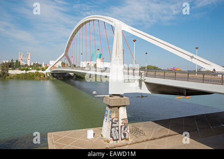 Sevilla - Barqueta-Brücke (Puente De La Barqueta) Stockfoto