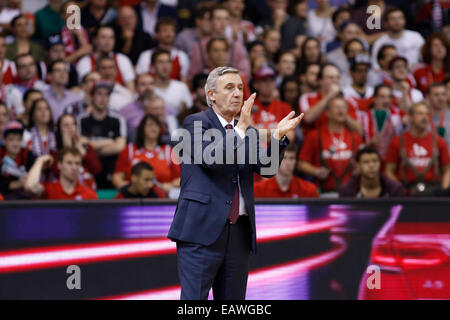 20.11.2014 - München; Svetislav Pesic (Head Coach, FC Bayern München e.V.) im Porträt. FC Bayern München gegen FC Barcelona. Bildnachweis: Lajos-Eric Balogh/turfstock.com Stockfoto