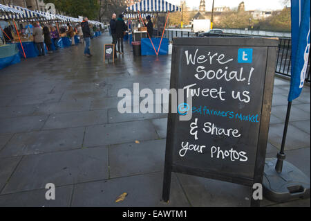 Informationen-Tafel am Edinburgh Farmers Market im Stadtzentrum von Edinburgh Schottland UK Stockfoto