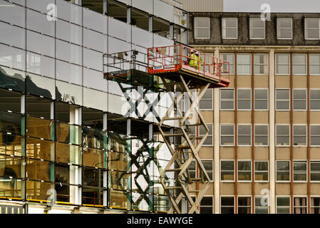 Westfield Shopping Centre und Hubarbeitsbühne lift Stockfoto