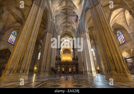 Sevilla, Spanien - 29. Oktober 2014: Indoor der Kathedrale de Santa Maria De La Sede. Stockfoto