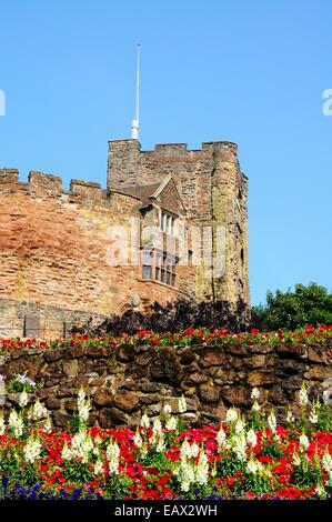 Blick auf den Schlossgarten und die normannische Burg, Tamworth, Staffordshire, England, Vereinigtes Königreich, West-Europa. Stockfoto