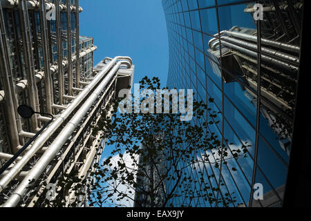 Reflexion von der Lloyds-Gebäude in der City of London Stockfoto