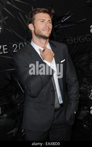 New York, NY, USA. 20. November 2014. Scott Eastwood im Ankunftsbereich für Hugo Boss Prize 2014, Solomon R. Guggenheim Museum, New York, NY 20. November 2014. Bildnachweis: Kristin Callahan/Everett Collection/Alamy Live-Nachrichten Stockfoto