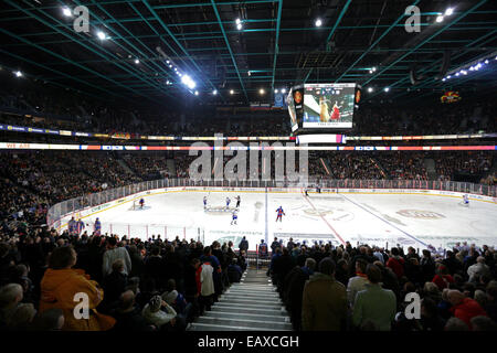 20. November 2014 - Spiel Helsinki, Finnland - ausverkauft Hartwall Arena während der Kontinentalen Hockey-Liga Jokerit Vs SKA Sankt Petersburg in der Hartwall Arena in Helsinki am 20. November 2014. Matti Raivio / in der ganzen Presse Stockfoto