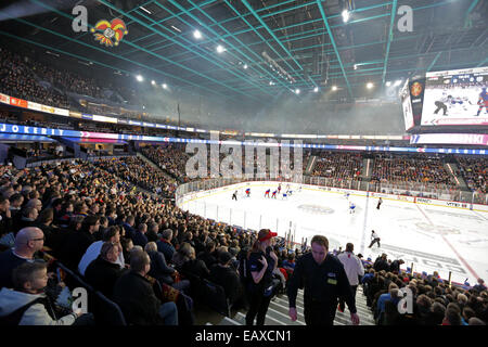 20. November 2014 - Spiel Helsinki, Finnland - ausverkauft Hartwall Arena während der Kontinentalen Hockey-Liga Jokerit Vs SKA Sankt Petersburg in der Hartwall Arena in Helsinki am 20. November 2014. Matti Raivio / in der ganzen Presse Stockfoto