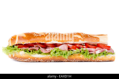 Sandwich mit Fleisch und Gemüse isoliert auf weißem Hintergrund Stockfoto