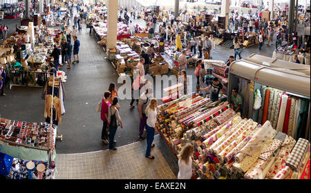 Spanien Katalonien Barcelona Plaça de Les Glories Mercat Dels Encants second-hand Flohmarkt Stockfoto