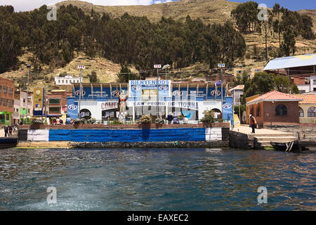 San Pedro de Tiquina an der Meerenge von Tiquina im Titicacasee, Bolivien Stockfoto