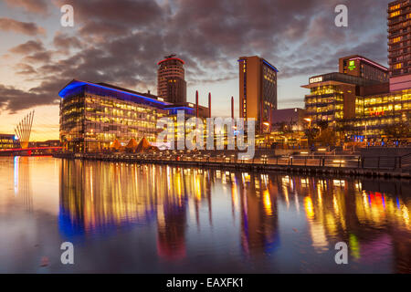Sonnenuntergang am Abend Medienstadt UK Salford Quays Manchester England UK GB EU Großeuropa Stockfoto