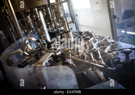 Teil der Technologie zur Herstellung von Pflaumenschnaps. Stockfoto