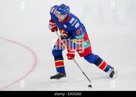 20. November 2014 - Helsinki, Finnland - Linus Omark von Jokerit während der Kontinentalen Hockey-Liga Spiel Jokerit Vs SKA Sankt Petersburg in der Hartwall Arena in Helsinki am 20. November 2014. Matti Raivio / in der ganzen Presse Stockfoto