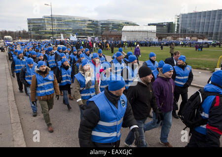 USA. 19. November 2014. PIV 19.11.2014 Kello 13.30.15.Helsinki, Finnland. Poliisien mielenosoitus.@Petteri Paalasmaa. In der ganzen Presse © Csm/Alamy Live-Nachrichten Stockfoto