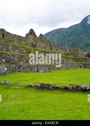 Blick auf den Main Plaza an der Inka-ruinen von Machu Picchu, in der Nähe von Aguas Calientes, Peru. Stockfoto