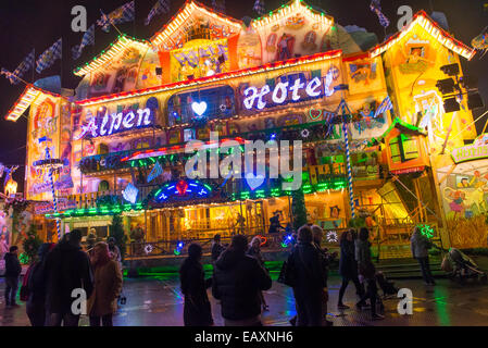 Hyde Park, London, UK. 21. November 2014. Das Winter-Wunderland im Hyde Park öffnet seine Türen für die Öffentlichkeit mit deutschen Essen, trinken, Stände und Attraktionen für alle Altersgruppen. Bildnachweis: Matthew Chattle/Alamy Live-Nachrichten Stockfoto