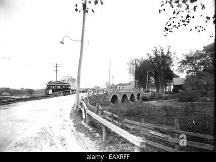 Wagen am unteren Main St. Brücke, Keene NH Stockfoto