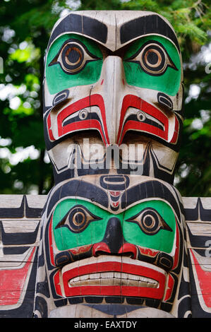 Totempfähle in der Nähe von Capilano Suspension Bridge, Vancouver, Britisch-Kolumbien, Kanada Stockfoto