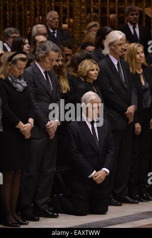 Madrid, Spanien. 21. November 2014. Angehörige von Spaniens Herzogin von Alba Pedro Lopez Quesada, Cristina de Borbón-Dos Sicilias, Alfonso Diez, Carlos Fitz-James Stuart y Martinez de Irujo, Eugenia Martinez de Irujo y Fitz-James Stuart, Jacobo Fitz-James Stuart y Martinez de Irujo, seine Frau Inka Marti, Alfonso Martinez de Irujo y Fitz-James Stuart, Cayetano Martinez de Irujo y Fitz-James Stuart und Fernando Martinez de Irujo y Fitz-James Stuart besuchen die Trauerfeier für Spaniens Herzogin von Alba in der Kathedrale von Sevilla am 21. November , 2014 in Sevilla, Spain.Maria del Rosario Cayetana Fi Stockfoto