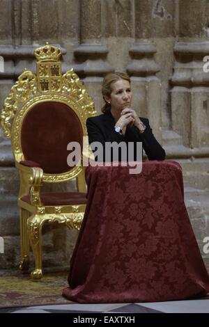 Madrid, Spanien. 21. November 2014. Prinzessin Elena von Spanien besuchen die Trauerfeier für Spaniens Herzogin von Alba in der Kathedrale von Sevilla am 21. November 2014 in Sevilla, Spain.Maria del Rosario Cayetana Fitz-James-Stuart, Herzogin von Alba, 88-j hrige mit mehr Titel als jeder anderen Aristokraten in der Welt ist zu Hause in Sevilla nach kurzer Krankheit gestorben. Bildnachweis: Jack Abuin/ZUMA Draht/Alamy Live-Nachrichten Stockfoto