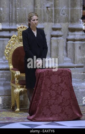 Madrid, Spanien. 21. November 2014. Prinzessin Elena von Spanien besuchen die Trauerfeier für Spaniens Herzogin von Alba in der Kathedrale von Sevilla am 21. November 2014 in Sevilla, Spain.Maria del Rosario Cayetana Fitz-James-Stuart, Herzogin von Alba, 88-j hrige mit mehr Titel als jeder anderen Aristokraten in der Welt ist zu Hause in Sevilla nach kurzer Krankheit gestorben. Bildnachweis: Jack Abuin/ZUMA Draht/Alamy Live-Nachrichten Stockfoto