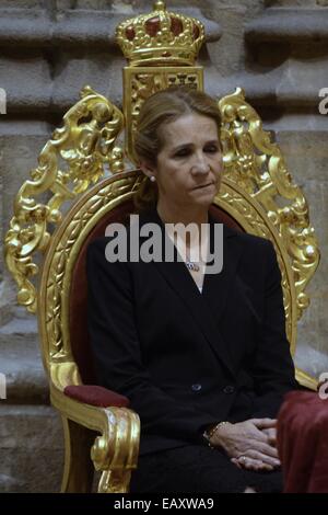 Madrid, Spanien. 21. November 2014. Prinzessin Elena von Spanien besuchen die Trauerfeier für Spaniens Herzogin von Alba in der Kathedrale von Sevilla am 21. November 2014 in Sevilla, Spain.Maria del Rosario Cayetana Fitz-James-Stuart, Herzogin von Alba, 88-j hrige mit mehr Titel als jeder anderen Aristokraten in der Welt ist zu Hause in Sevilla nach kurzer Krankheit gestorben. Bildnachweis: Jack Abuin/ZUMA Draht/Alamy Live-Nachrichten Stockfoto