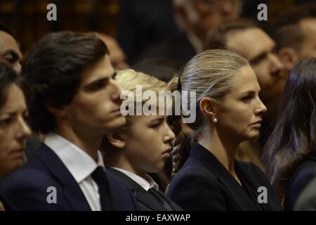 Madrid, Spanien. 21. November 2014. Genoveva Casanova besuchen die Trauerfeier für Spaniens Herzogin von Alba in der Kathedrale von Sevilla am 21. November 2014 in Sevilla, Spain.Maria del Rosario Cayetana Fitz-James-Stuart, Herzogin von Alba, 88-j hrige mit mehr Titel als jeder anderen Aristokraten in der Welt ist zu Hause in Sevilla nach kurzer Krankheit gestorben. Bildnachweis: Jack Abuin/ZUMA Draht/Alamy Live-Nachrichten Stockfoto