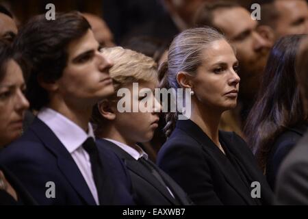 Madrid, Spanien. 21. November 2014. Genoveva Casanova besuchen die Trauerfeier für Spaniens Herzogin von Alba in der Kathedrale von Sevilla am 21. November 2014 in Sevilla, Spain.Maria del Rosario Cayetana Fitz-James-Stuart, Herzogin von Alba, 88-j hrige mit mehr Titel als jeder anderen Aristokraten in der Welt ist zu Hause in Sevilla nach kurzer Krankheit gestorben. Bildnachweis: Jack Abuin/ZUMA Draht/Alamy Live-Nachrichten Stockfoto